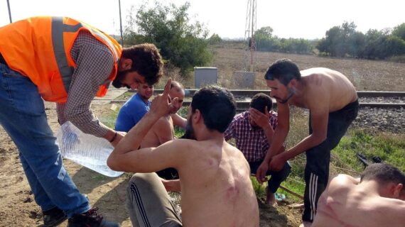 Yunanistan’da eşyaları alınarak dövülen göçmenler Türkiye’ye sığındı