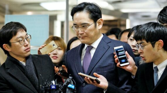 Samsung’un mirasçıları vergiler yüzünden hisse satıyor..