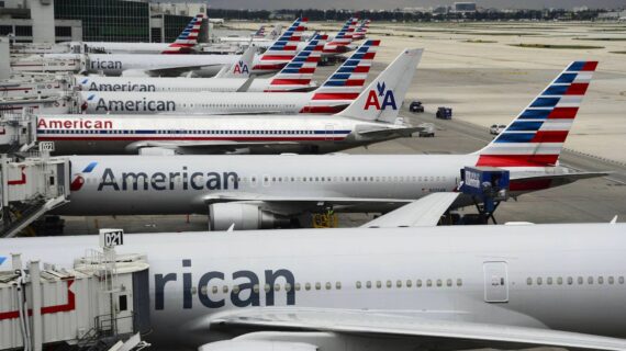American Airlines 2 bin uçuşu iptal etti