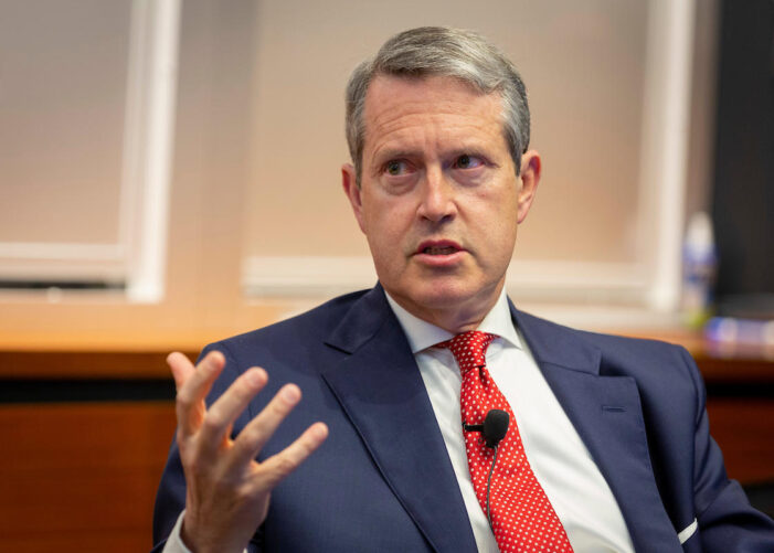 Quarles’in ‘Fed Yönetim Kurulu Üyeliği’nden istifasını sundu