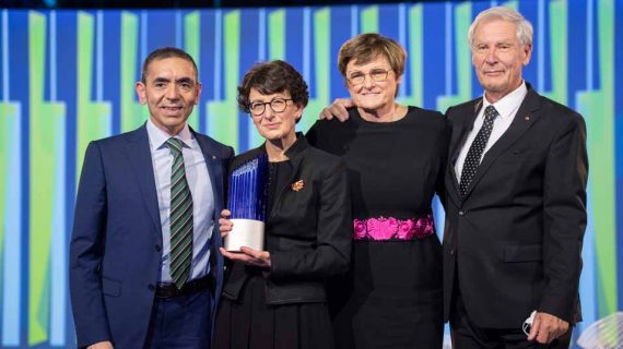 Almanya’dan Uğur Şahin ve Özlem Türeci’ye büyük ödül Almanya’dan Uğur Şahin ve Özlem Türeci’ye büyük ödül