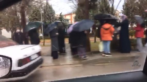 Yeni ekonomi modelinde “ucuz ekmek” kuyruğu!.. Yeni ekonomi modelinde “ucuz ekmek” kuyruğu!..