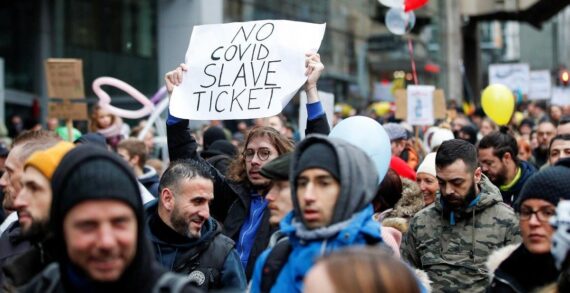 Brüksel’de binlerce kişi Covid-19 kısıtlamalarını protesto etti