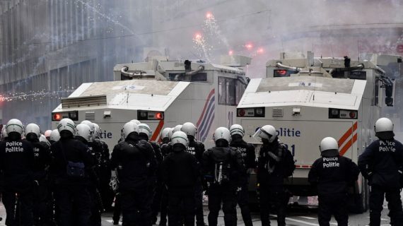 COVID-19: Brüksel’de polis protestoculara müdahale etti
