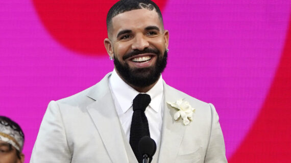 Drake iki Grammy adaylığını geri çekti