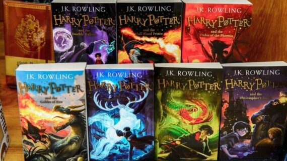 Harry Potter’ın ilk kitabı rekor fiyata alıcı buldu