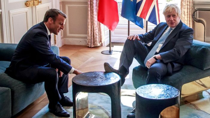 Macron’dan Johnson’a “palyaço” yorumu!..