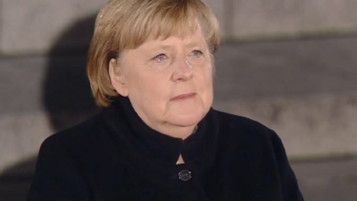 Merkel veda turuna devam ediyor