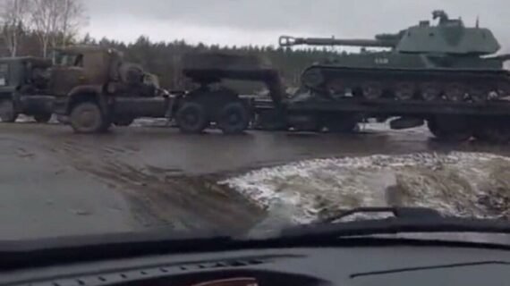 Rusya sınıra tank roket ve asker yığıyor