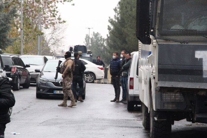 Akli dengesi yerinde olmayan Suriyeli karakol basıp ateş açtı