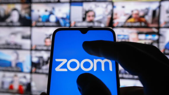 Patron 900 çalışanını Zoom görüşmesiyle kovdu Patron 900 çalışanını Zoom görüşmesiyle kovdu