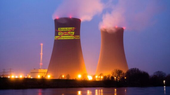 Almanya’da 3 nükleer santralin fişi çekildi