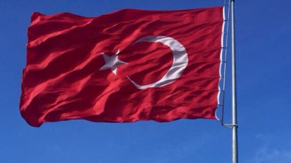 Türk bayrağına çirkin saldırı!..