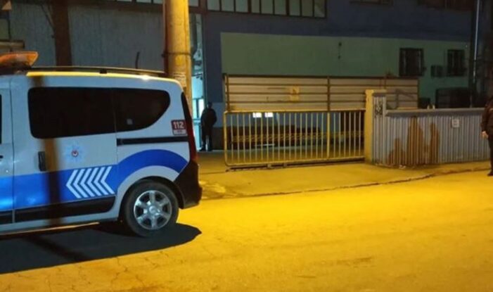 Fabrikada vahşet: Arkadaşının boğazını kesti