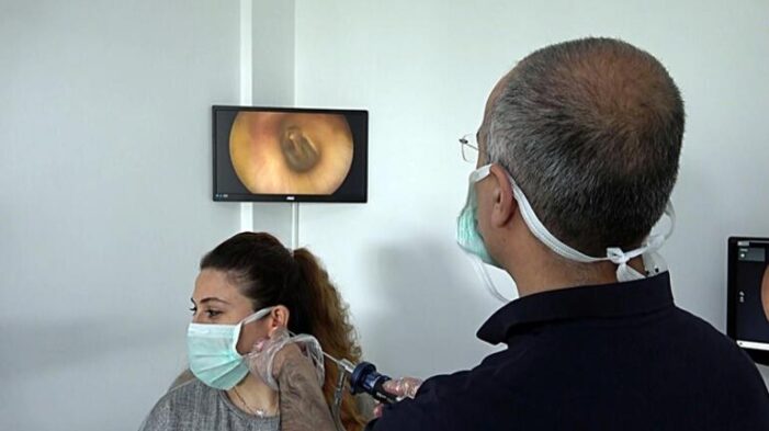 Kulaklarından çıkanlara kimse inanamıyor..