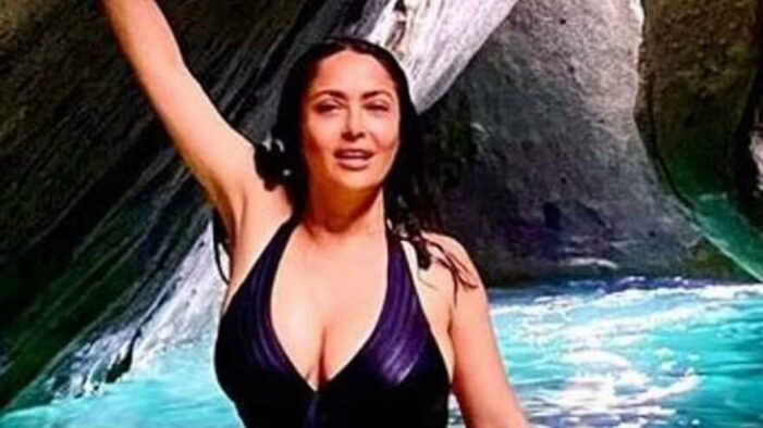 55 yaşındaki Salma Hayek cesur pozlarıyla dikkatleri üzerine çekti