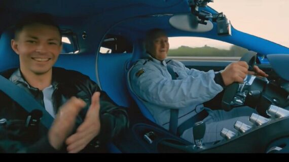 Bugatti’siyle otobanı yarış pistine çevirdi Bugatti’siyle otobanı yarış pistine çevirdi