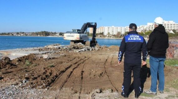 Sahil bandındaki kaçak yapılar yıkıldı
