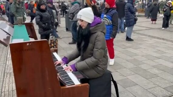 Ukraynalılar akıl sağlıklarını müzikle koruyor Ukraynalılar akıl sağlıklarını müzikle koruyor