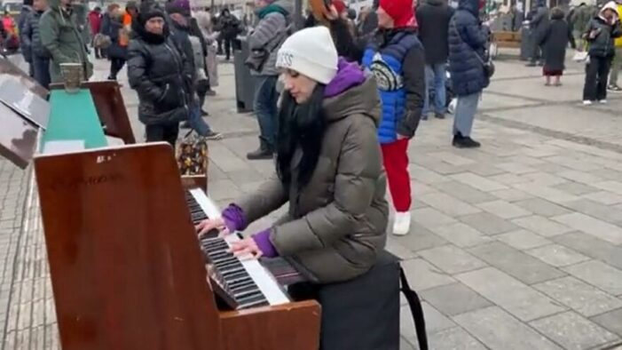 Ukraynalılar akıl sağlıklarını müzikle koruyor