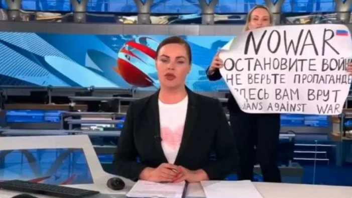 Rus televizyonunda “Savaşa hayır” pankartı açan gazeteci kayıp