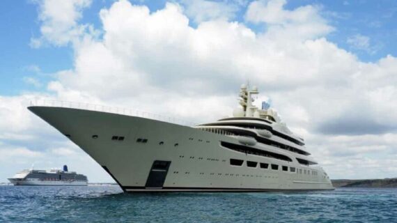 Almanya, Rus oligark Usmanov’un 600 milyon dolarlık dev yatına el koydu