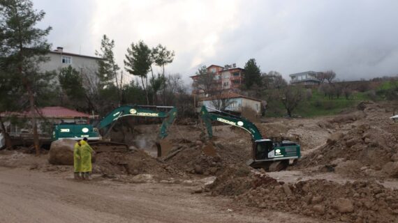 Adıyaman’da sele kapılan hamile kadın ve bebeği kayboldu