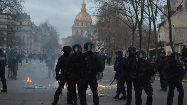 Fransa’da emeklilik planı karşıtı gösteriler: 120 Kişi gözaltına alındı
