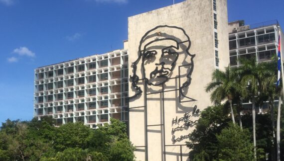 Beste Serim Erbak: Farklı Dünya Küba- Havana