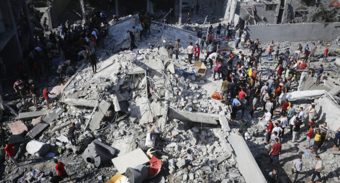 Gazze’de 10 binden fazla kişi enkaz altında