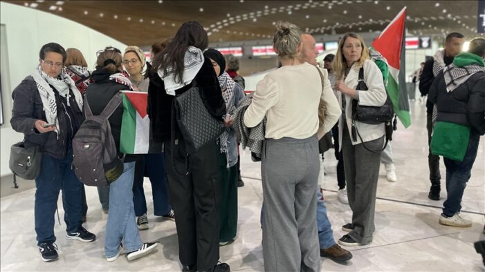 Fransa’ya girişine izin verilmeyen Filistinli cerrah Londra’ya döndü