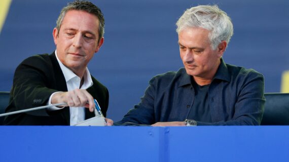 Jose Mourinho Fenerbahçe taraftarıyla buluştu Jose Mourinho Fenerbahçe taraftarıyla buluştu