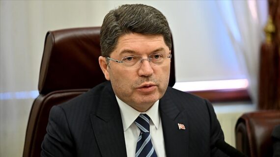 Adalet Bakanı: Bayrağımıza saldırılarla ilgili soruşturma başlatıldı