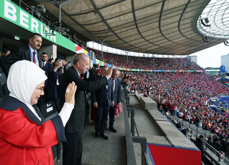 Cumhurbaşkanı Erdoğan Türkiye-Hollanda maçında milli takımı yalnız bırakmadı