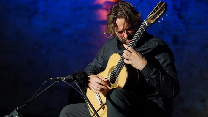 Marcin Dylla Çeşme Kalesi’nde konser verdi