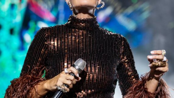 Sıla “Kurşun” canlı konser kaydı yayında