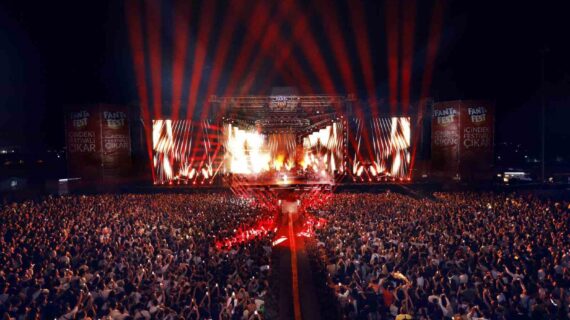 Gaziantep’te Ceza ve megastar Tarkan rüzgarı esti
