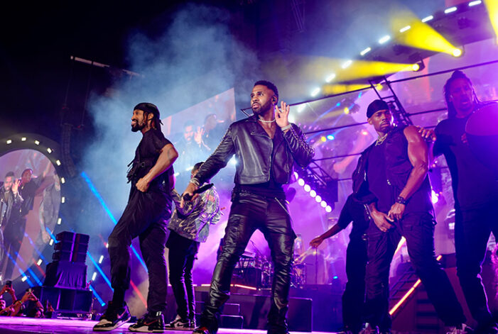 Amerikalı müzisyen Jason Derulo İstanbul Festivali’nde müzikseverlerle buluştu