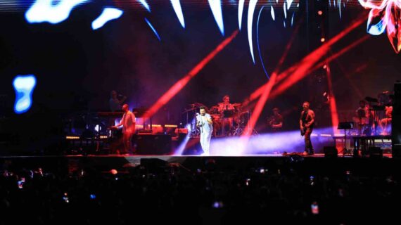 Tarkan ve Ceza Antalyalı hayranlarıyla buluştu