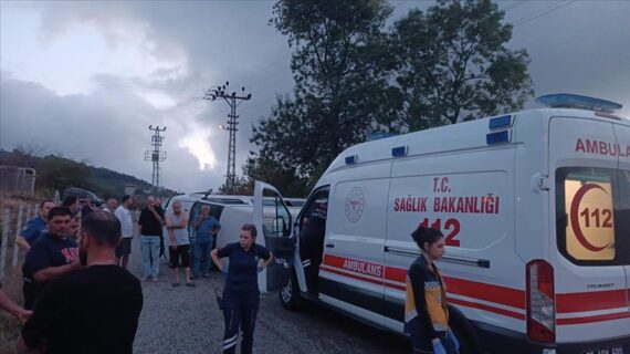 Samsun’da fındık işçilerini taşıyan minibüsün devrilmesi sonucu 15 kişi yaralandı