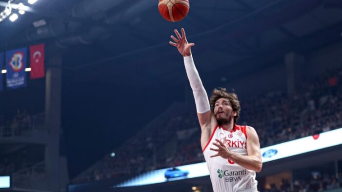 Real Madrid Cedi Osman’ın peşinde
