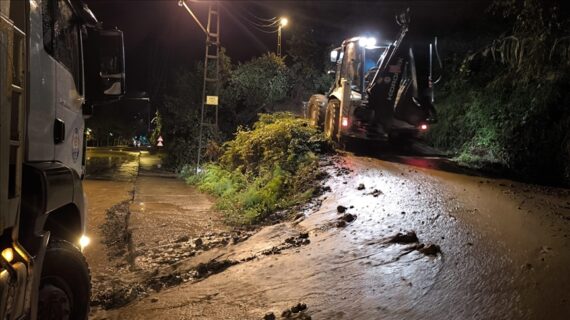 Trabzon’un Sürmene ilçesinde şiddetli yağış etkili oldu