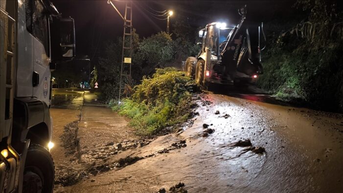 Trabzon’un Sürmene ilçesinde şiddetli yağış etkili oldu