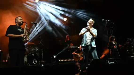 Adalı Kart sahipleri Oğuzhan Koç konserinde eğlendi