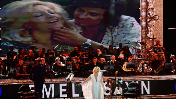 Emel Sayın “Başrolde Emel Sayın” konseriyle müzikseverlerle buluştu