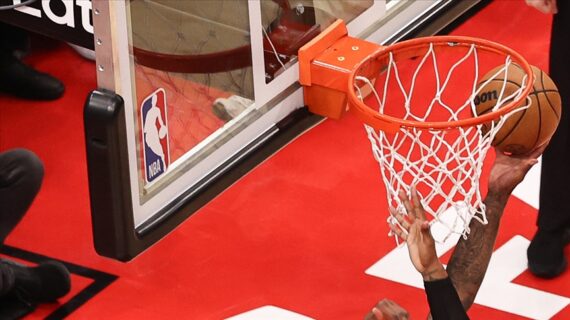 NBA’de Lillard ve Antetokounmpo’nun 65 sayısı Bucks’a galibiyet getirdi
