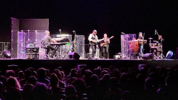 Grammy ödüllü gitarist Al Di Meola, İstanbul’da konser verdi Grammy ödüllü gitarist Al Di Meola, İstanbul’da konser verdi