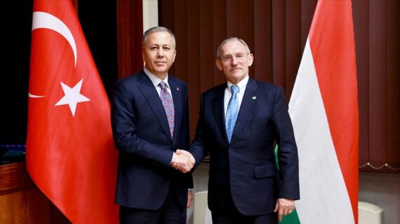 İçişleri Bakanı Yerlikaya Macaristan İçişleri Bakanı Pinter ile görüştü