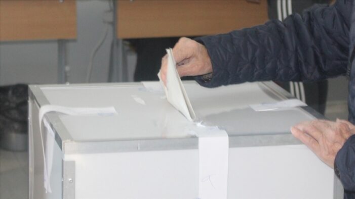 Romanya’da halk genel seçim için sandık başında
