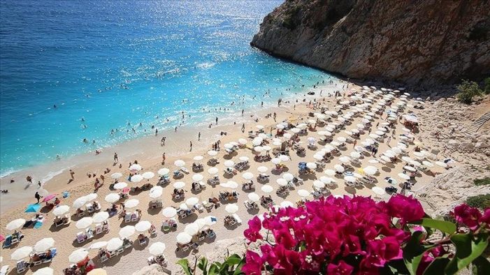 Rusya’ya yönelik yaptırımların turizmi etkilememesi için fiyat politikasına dikkat edilmeli